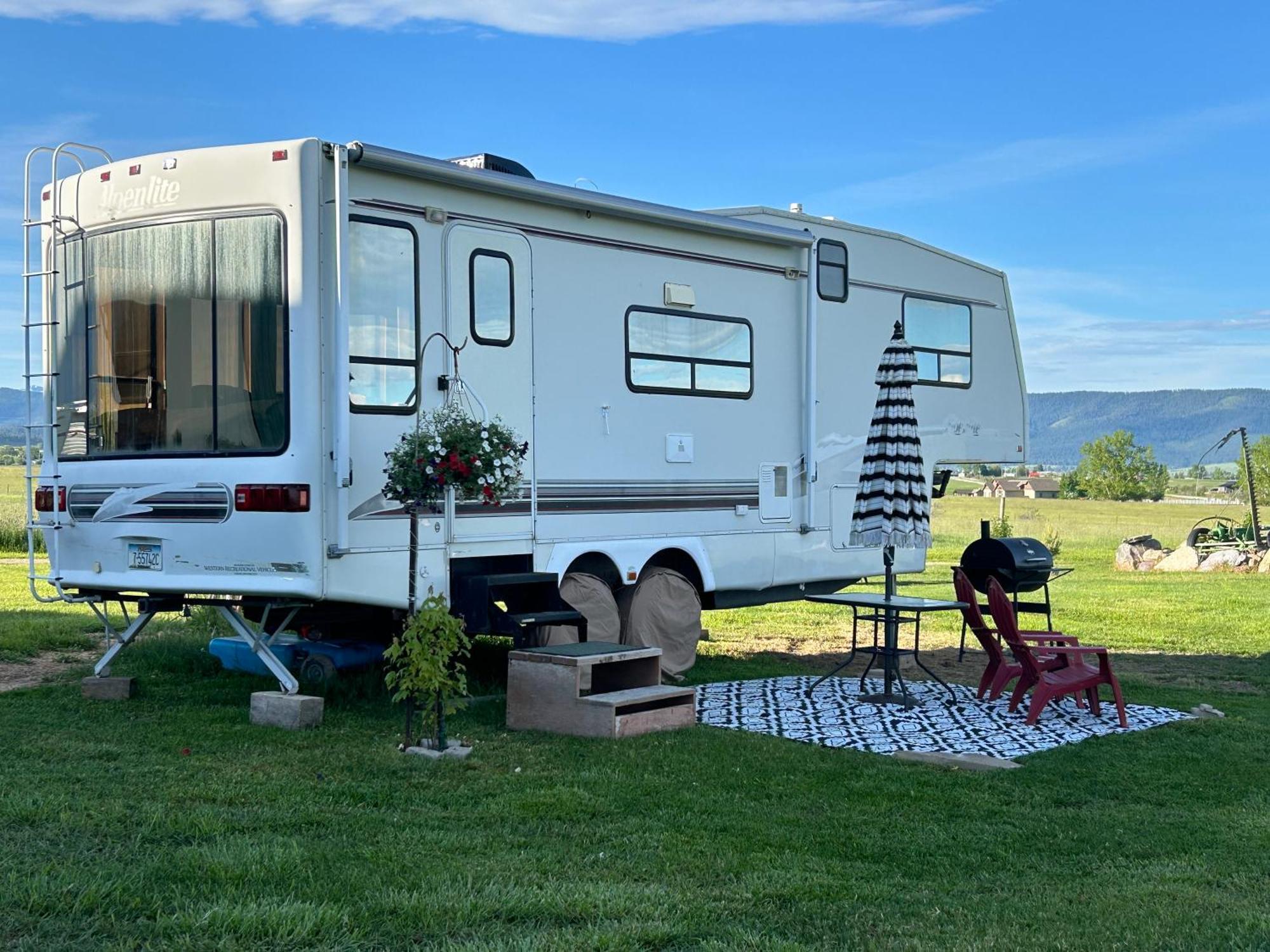 Mission Mountain Camper Saint Ignatius Exterior foto